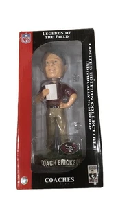 Entrenador Dennis Eckerson San Francisco 49ers NFL Entrenadores Club Turf Bobblehead ¡NUEVO EN CAJA! - Imagen 1 de 8