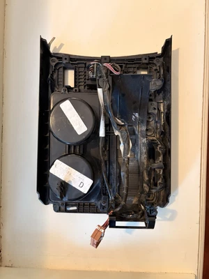 Portavasos Basil de un Nissan Titan 2012 Foto 1 de 3