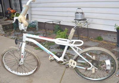 Raro Ross Piranha BMX Años 80 Para Restauración o Piezas Semi Completo COMO ESTÁ Foto 1 de 4