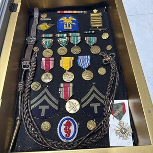 Lot Of  World War II Patchesand Medals   Combat Service Watch! COOL COLLECTION - Picture 1 of 7