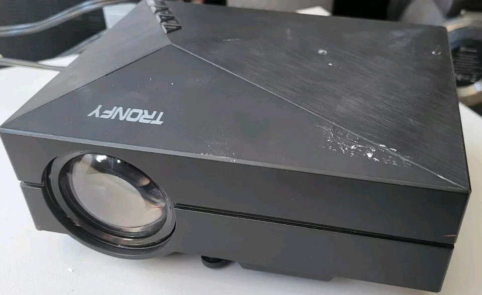 Proyector LED Tronfy - Compatible con HD y VGA  Foto 1 de 4