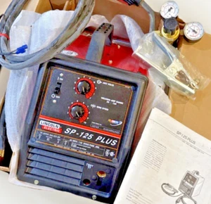 Lincoln Electric SP-125 Plus MIG Welder Kit 120V Wire Feed NEW NIB + EXTRAS - Picture 1 of 24