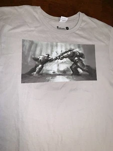 Hulk vs Hulkbuster Graphic T-Shirt Sz L Omaze & Julia’s House RARE! Marvel Large - Picture 1 of 4