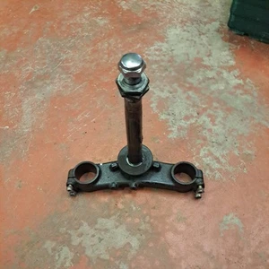 Genuine Triumph Tiger 955i 2001-2006 bottom yoke - Picture 1 of 3