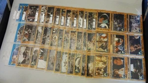 Crochet 99 cartes à collectionner 11 autocollants jeux complets film Topps 1992 SLEEVED - Photo 1/4