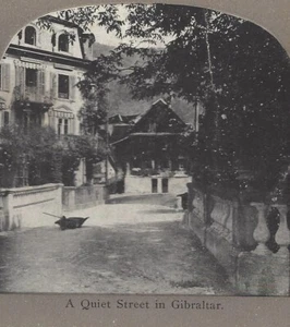 Tarjeta Stereoview A Quiet Street in Gibraltar, original alrededor de 1900 - Imagen 1 de 3