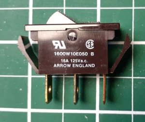 25 Illuminated Rocker Switchs 1600W indicator ARROW BRAND- UL 125-250V AC 25/lot - Picture 1 of 7