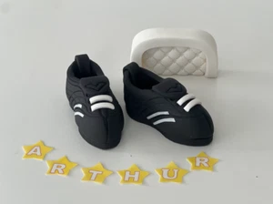 SCHWARZE FUSSBALLSTIEFEL Tortenaufleger ESSBAR Fondant Deko - Bild 1 von 2