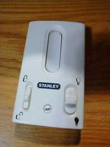 Stanley Vier Funktionen Wandkonsole Garagentoröffner 02501203600 B getestet  - Bild 1 von 5