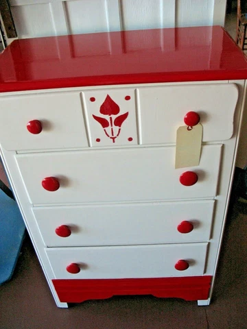 VINTAGE  4 DRAWER  DRESSER   RESTORED    RE-PAINTED Cover