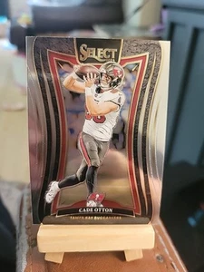 2024 Panini Select - Suite Level Base Cade Otton #314 - Tampa Bay Buccaneers - Picture 1 of 2