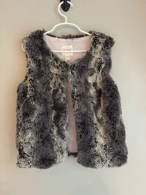 Chaleco de piel sintética Cat & Jack niñas (talla grande 10-12) gris Foto 1 de 2