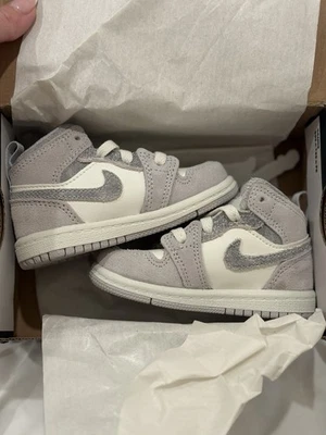 Обувь для ребенка ясельного возраста Nike Jordan 1 средний размер SE 5c - Изображение 1 из 3