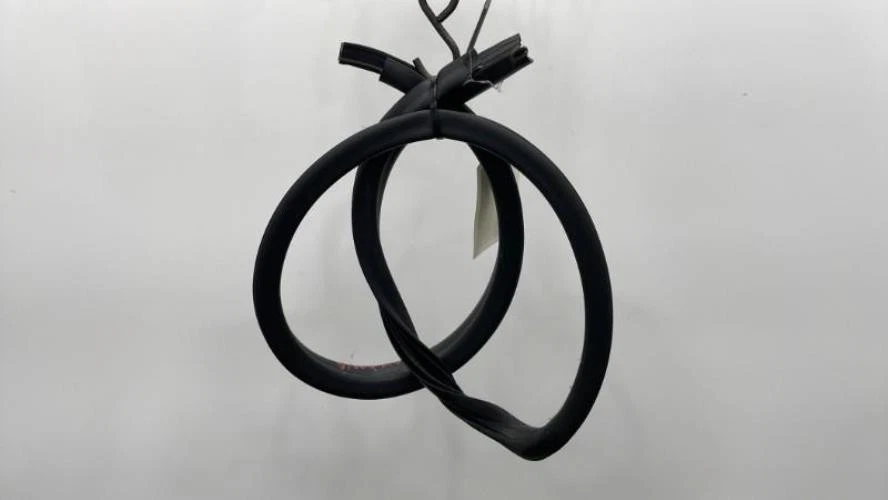 Joint de porte avant gauche DAIHATSU CUORE 2 67862-B2030 - Photo 1/1