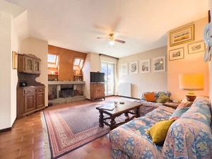 Dachgeschoss-Wohnung mit zwei Schlafzimmern in Chiavenna, IT - Bild 1 von 16