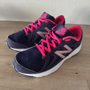 New Balance 490V4 Women's Running Shoes Sneakers Size 9 Navy Blue Pink W490CN4 - Picture 1 of 11