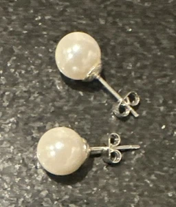 Freshwater White Cultured Pearl 8mm Button Stud Earrings New In Gift Box - Picture 1 of 4