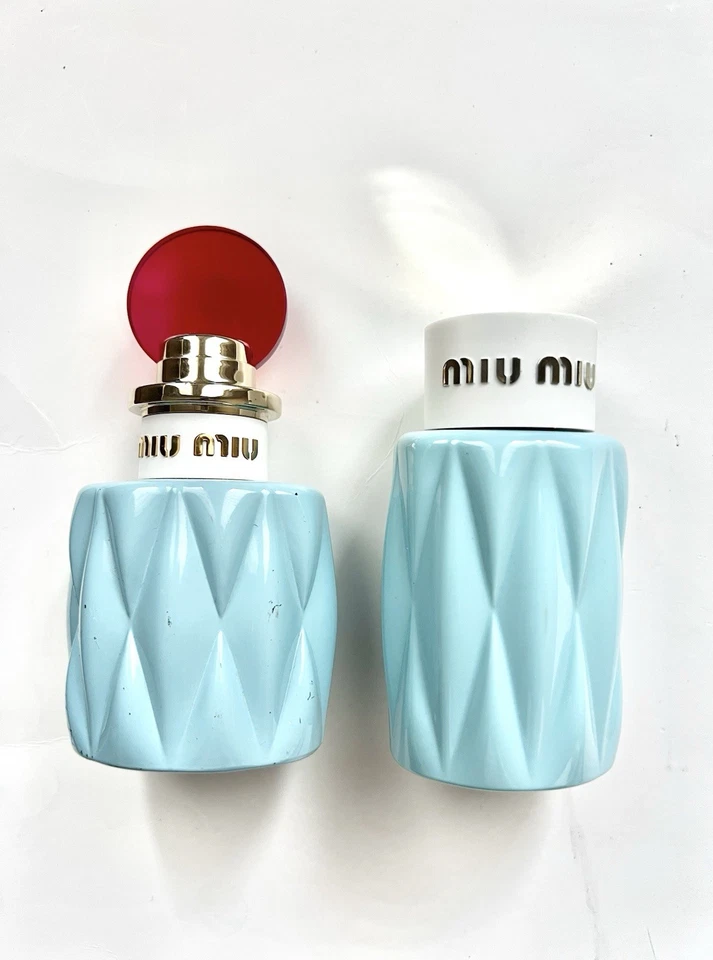 Miu Miu Coffret Eau De Parfum Spray 1.7 OZ Loción Corporal Perfumada 3.4 OZ Caja de Regalo Foto 1 de 4