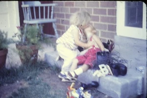 #5 35mm slide - Vintage - Collectibles - Photo - cute kids boy girl kissing - Picture 1 of 1