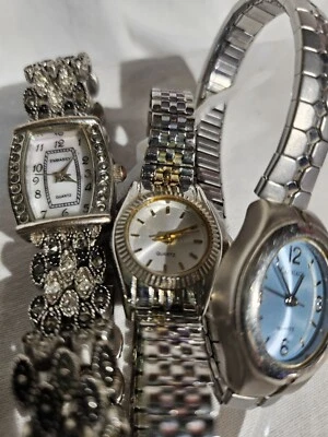 Lote De Colección De 3 Relojes De Cuarzo De Metal Plateado Damas Embajada Carraige 🌸 Foto 1 de 4