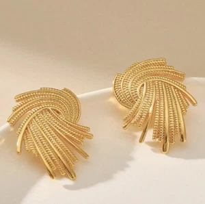 New Beautiful Clip-On Earrings Irregular Shape Gold Plated Gift Non-Pierced Au - Picture 1 of 6