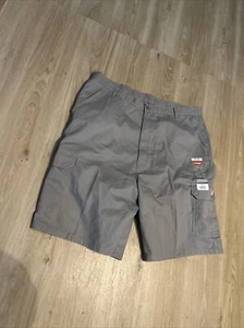 Wrangler Gray Cargo Shorts Mens Size 42 “NWT” - Picture 1 of 2