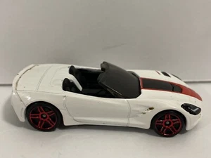 Hot Wheels 14 Corvette Stingray 2013 Bianco Rosso Malesia - Foto 1 di 5