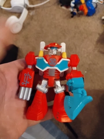 Z6# Playskool Heroes Transformers Rescue Bots HEATWAVE the Fire-Bot 3.5" Figure Cover