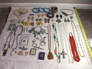 Riesiges Vintage Modeschmuck Konvolut Halsketten Broschen Diadem Ringe ausgefallen ++ NE_1 - Bild 1 von 24