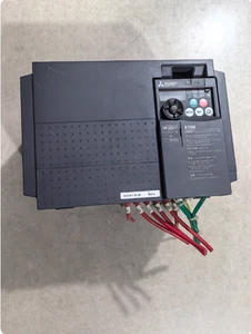 Inversor Mitsubishi E700 FR-E740-7.5K-CHT 7.5KW usado 1 pieza - Imagen 1 de 3