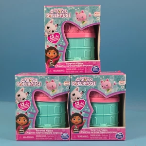 3x Gabby's Casa de Muñecas Figura Sorpresa Cápsula con Accesorio Coleccionable - Imagen 1 de 4