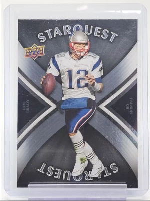 TOM BRADY 2008 ВЕРХНЯЯ ПАЛУБА STARQUEST ПЕРВОЕ ИЗДАНИЕ СЕРЕБРЯНЫЕ ПАТРИОТЫ Q1454 - Изображение 1 из 2