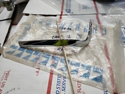 FARO DELANTERO DERECHO MOLDURA AMC # 3672818 NUEVO DE LOTE ORIGINAL Foto 1 de 4