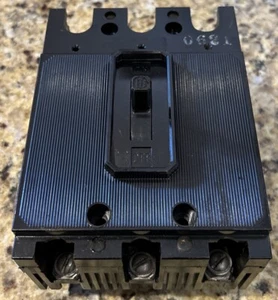 Siemens ITE ET-1572 20 Amp 240 VAC 3 Pole Circuit Breaker ET1572 - Picture 1 of 5