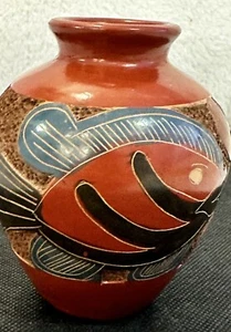 Nicaraguan Pottery With Carved Incised Fish, Sea Turtle, Octopus Textured 5"   - Picture 1 of 12