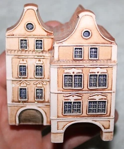 MINIATURE CERAMIC BUILDING THE HOUSE AT THE LITTLE GOLDEN HORSE PRAGUE - Picture 1 of 6