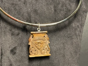 Beautiful Amulet Face of The Egyptian Hathor goddess of the sky & fertility - Imagen 1 de 2