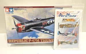 A 1/48 TAMIYA P-47M THUNDERBOLT + AEROMASTER WOLF PACK 56 DECALCOMANIE FG NUOVE SIGILLATE - Foto 1 di 2