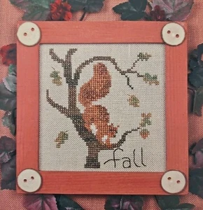 The Victoria Sampler HERBST Eichhörnchen saisonal zickig Knöpfe Kreuzstichmuster - Bild 1 von 3