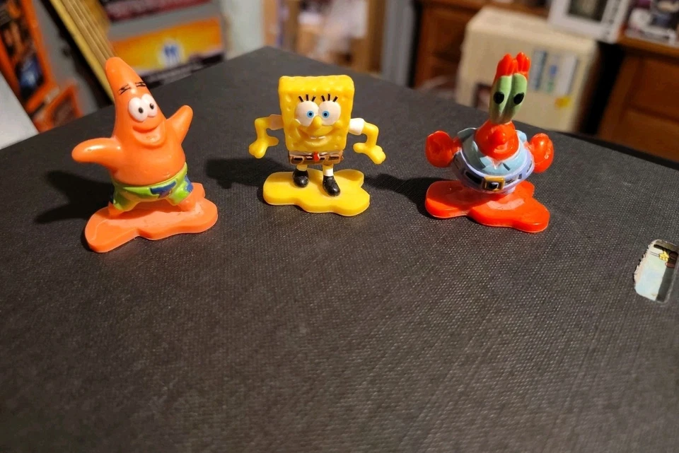 SpongeBob SquarePants The Game of Life Board Game 2005 3 Replacement Characters - Image 1 of 1