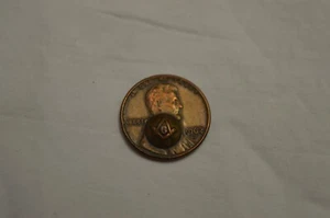 FREE MASON 1962 D PENNY - Picture 1 of 3