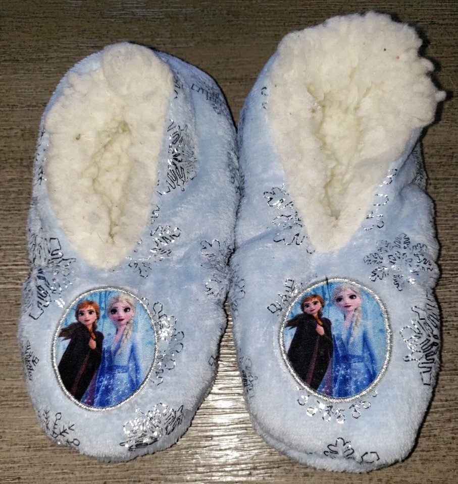 NIÑAS NUEVAS ZAPATILLAS SUAVES AZULES CONGELADAS agarre puntos PLATA COPOS DE NIEVE 7,5 PULGADAS Foto 1 de 1