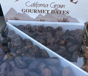 5LB-MEDJOOL DATES.. CALIFORNIA FRESH DATES. FREE FAST SHIPPINGn - Picture 1 of 3