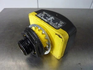 Banner 800Z-GL3 Palm Operated Optical Safety Switch Button Ser C (30447) - Picture 1 of 7