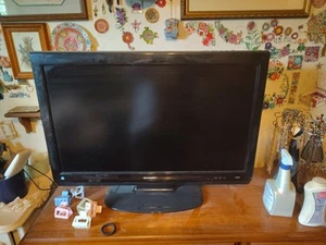 32" Sharp Dolby Digital LCD Flat Screen TV Monitor Model LC32SB24U With Feet - Picture 1 of 15