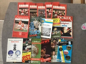 15 RANDOM FOOTBALL PROGRAMMES JOBLOT - Picture 1 of 10