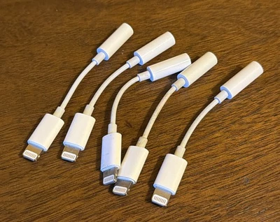 Used Lot Of 5 Apple MMX62AM/A 3.5mm Audio Adapter Lightning - Image 1 of 2