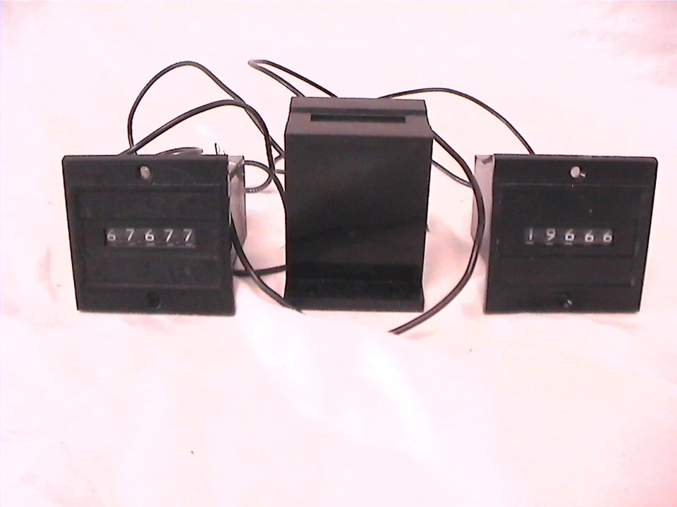 1 NEW 2 USED VEEDER ROOT 5 DIGIT COUNTERS 743795-001 743795-201  - Image 1 of 1