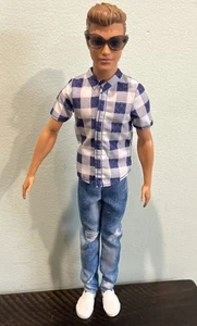 Barbie It Takes Two Camping blonde Ken Puppe im karierten Hemd - Bild 1 von 9