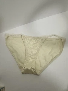 VTG lace STRING BIKINI HI Cut LEG PANTIES L Second Skin Ivory second skin satin - Picture 1 of 3